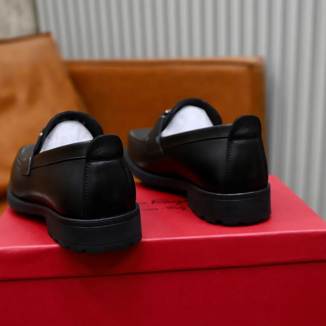 Men's shoes: 270🙅‍♂️🙅‍♂️🙅‍♂️Niuli Brand: Ferragamo Standard code: Men's code 38/44 (45 customized) Grade: Same as the official website Material: Original imported cowhide leather lining Original wear-resistant lightweight outsole Style category: Men's casual slip-on shoes Distinguished luxury brand elements top luxury Color: Actual picture color